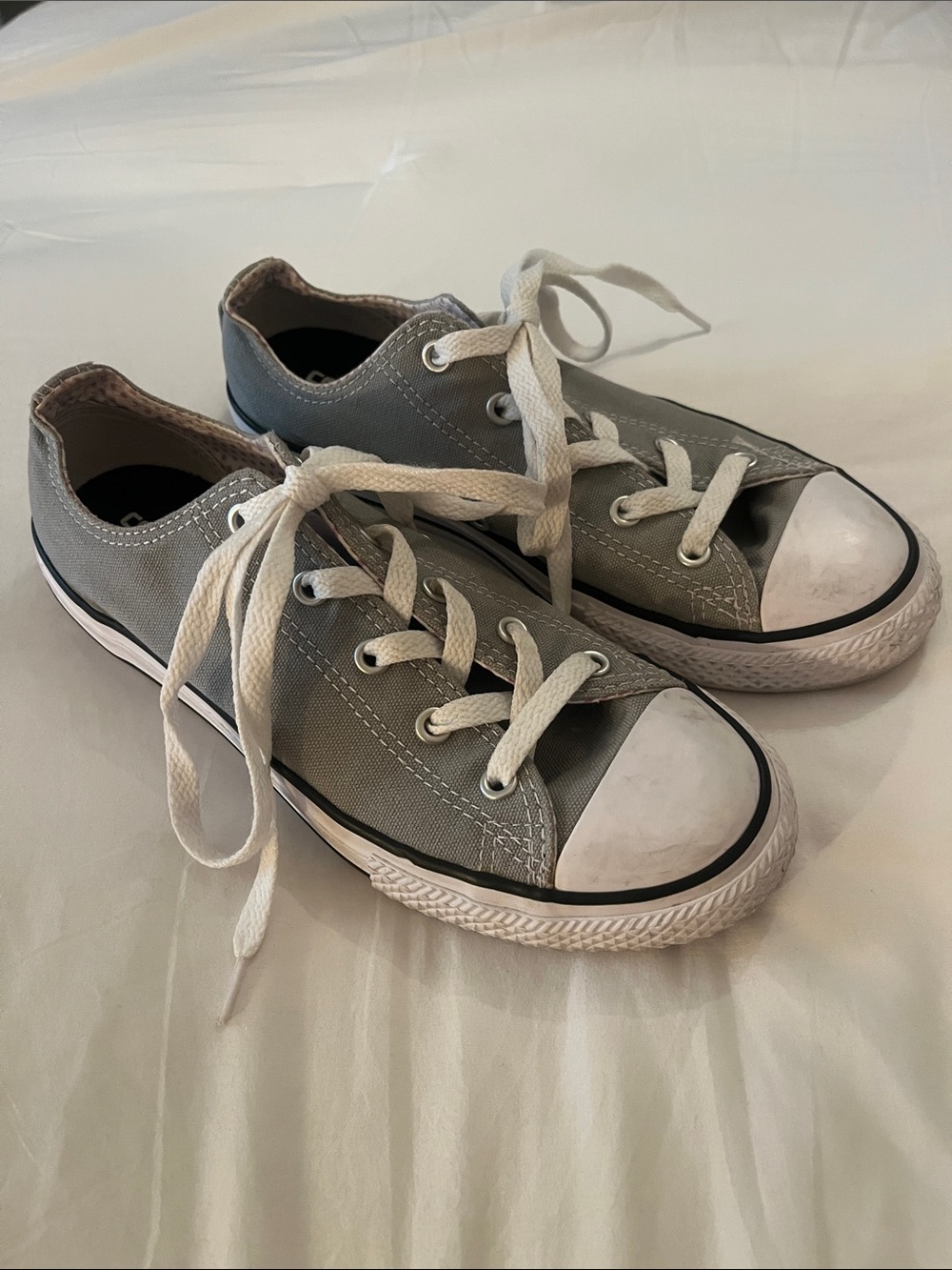 Converse Kids Low-Top Canvas Sneakers. Gray with white Accents. Size 3.5